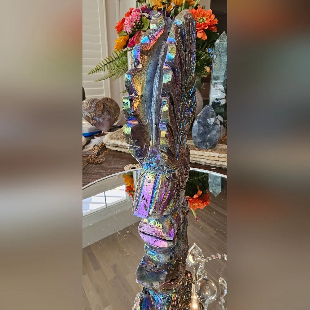 Aura Titanium Hawk Crystal Carving - Picture 5 of 8